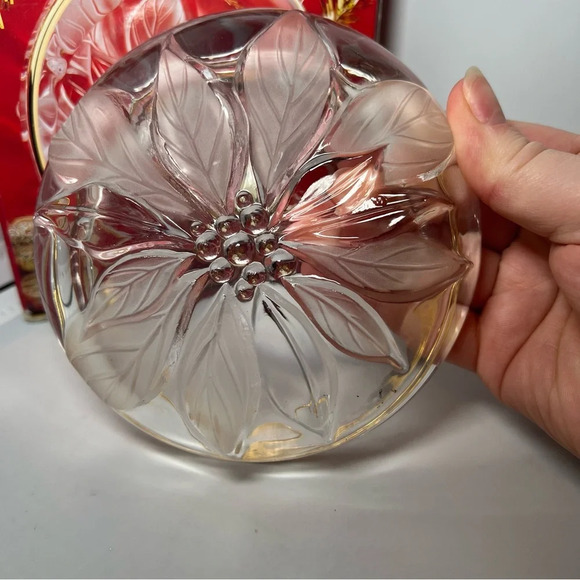VTG Studio Nova Glass Guilded Poinsettia Round Tray Candy Dish - Picture 3 of 5